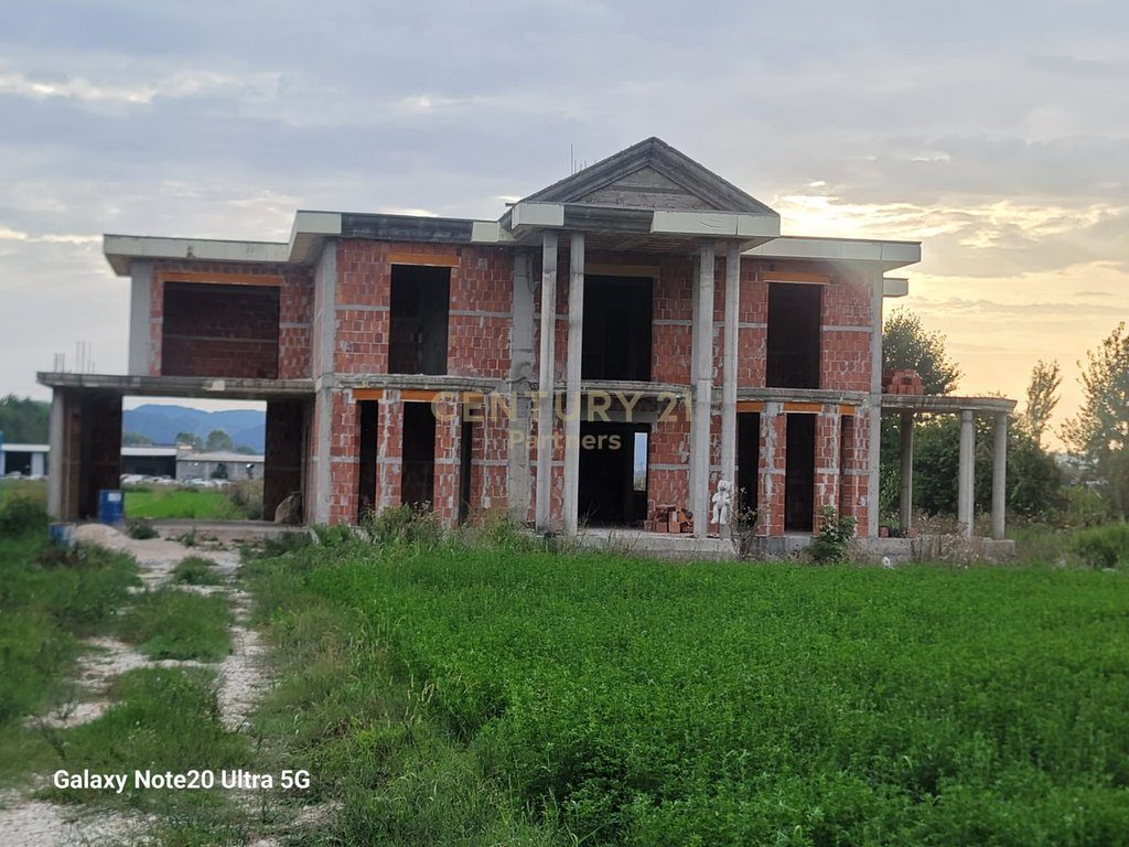 Shtëpi private 2-katëshe ne shitje në Arrameras, Fushë-Krujë