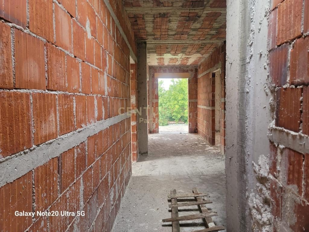 Shtëpi private 2-katëshe ne shitje në Arrameras, Fushë-Krujë