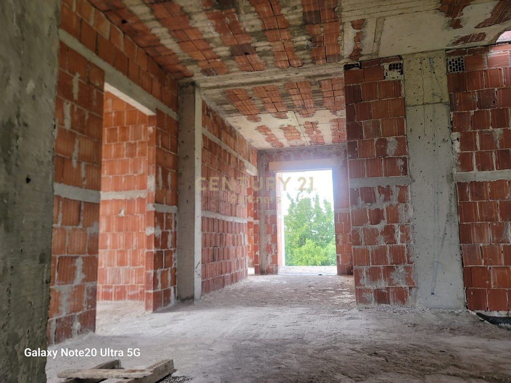 Shtëpi private 2-katëshe ne shitje në Arrameras, Fushë-Krujë