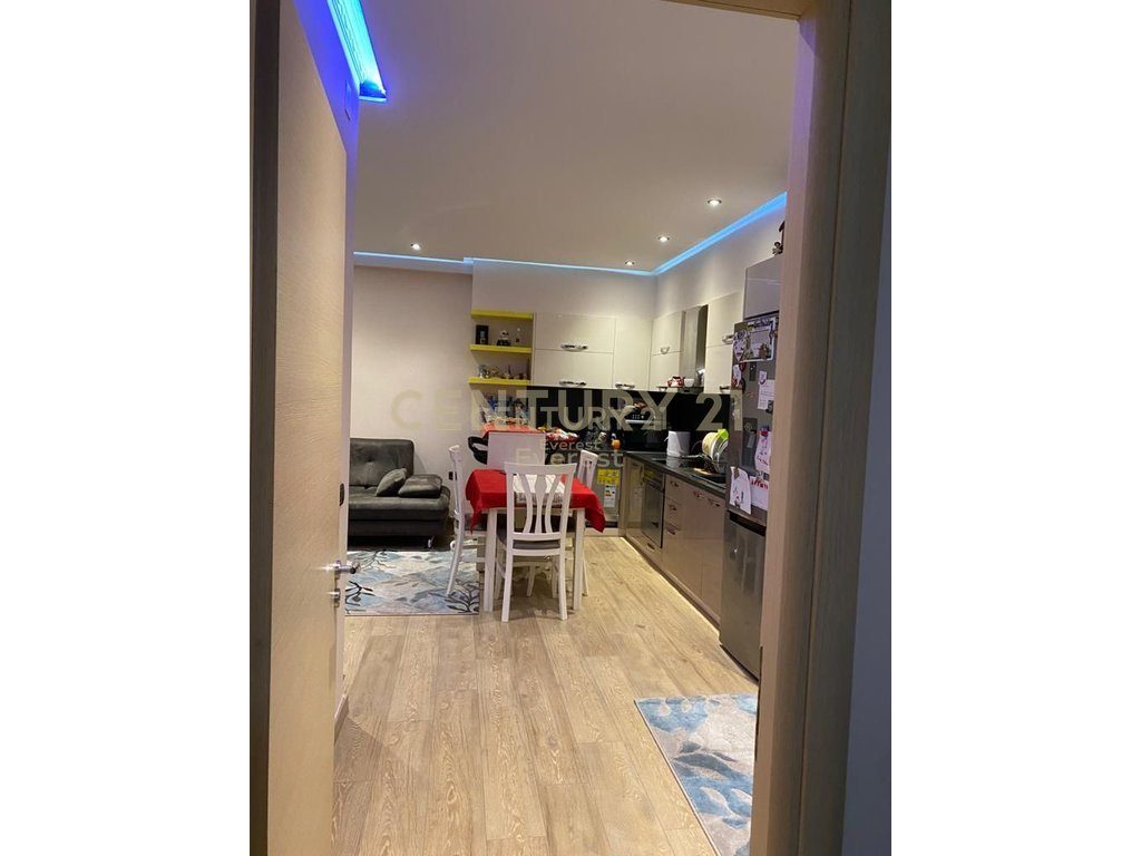 MISTO MAME, APARTAMENT 2+1 PER QIRA