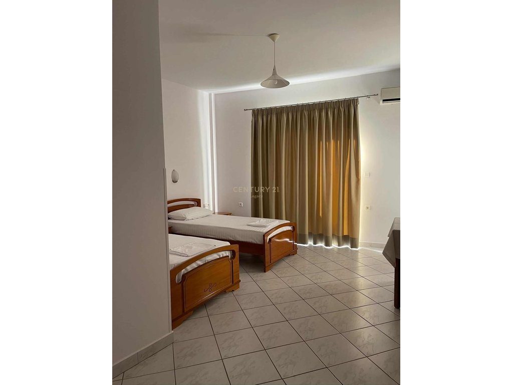 Jepet me qera hotel në Sarandë