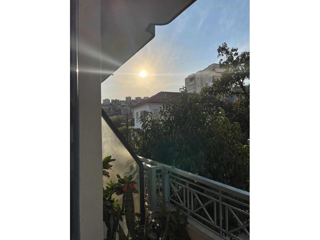 Jepet me qera hotel në Sarandë