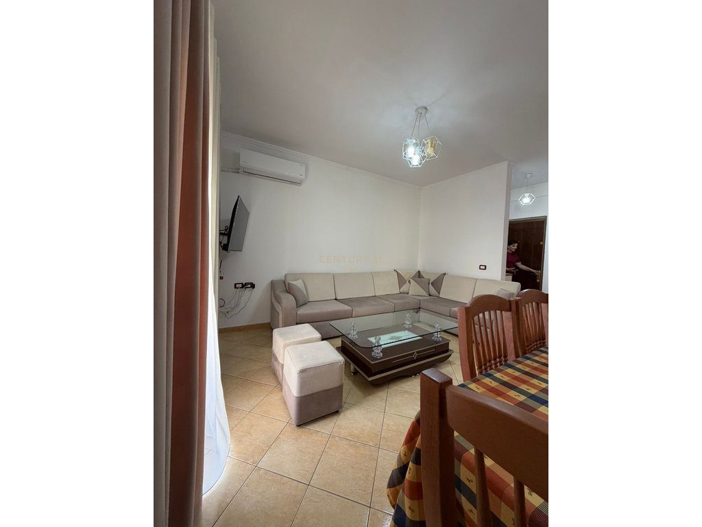 Ofrohet apartament për shitje 1+1 në Vlorë te Cipajt!