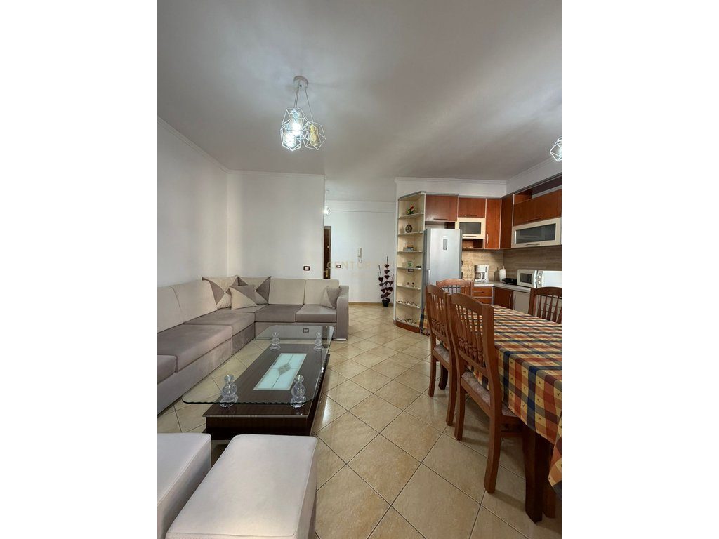 Ofrohet apartament për shitje 1+1 në Vlorë te Cipajt!