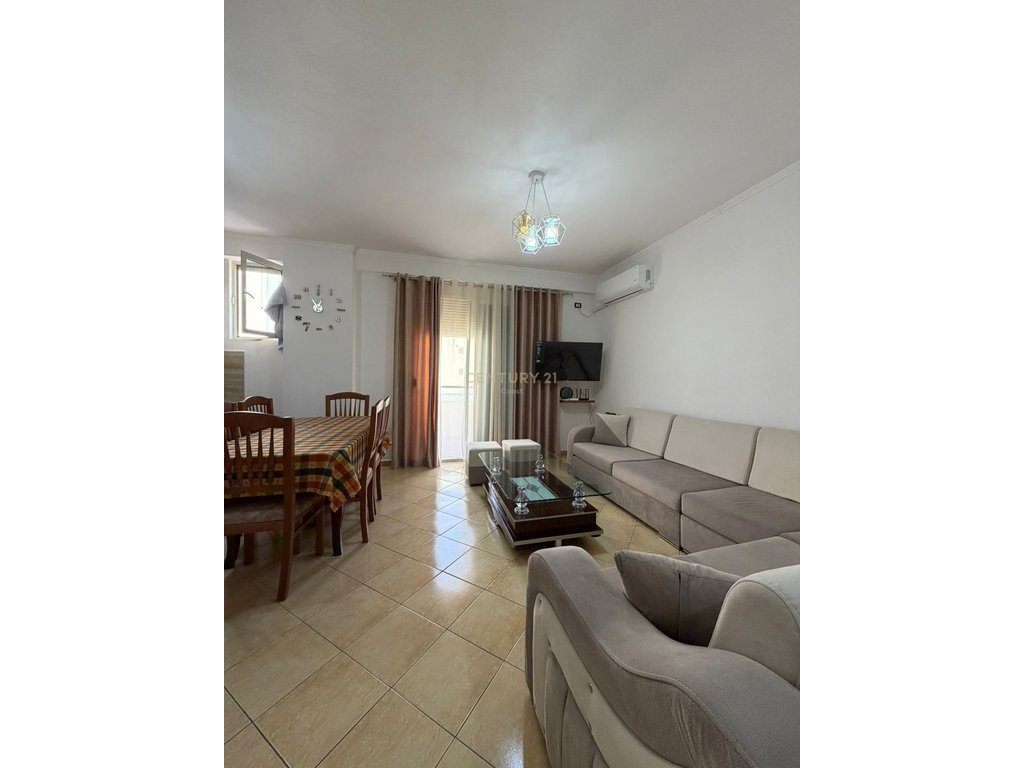 Ofrohet apartament për shitje 1+1 në Vlorë te Cipajt!
