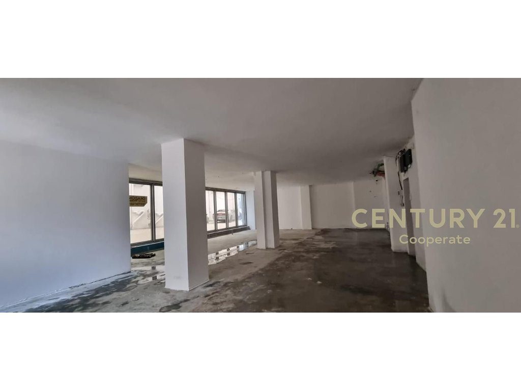 SHESIM DYQAN DUPLEX NE DURRES, PRANE KARBURANT ILIRIA