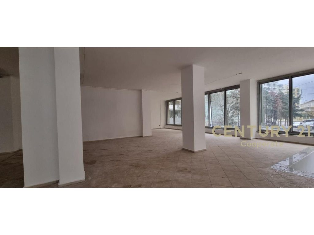 SHESIM DYQAN DUPLEX NE DURRES, PRANE KARBURANT ILIRIA