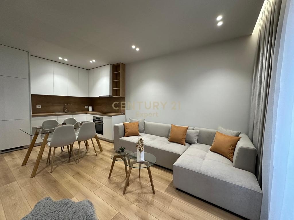 APARTAMENT 2+1+2+POST PARKIMI PRANE SPAK