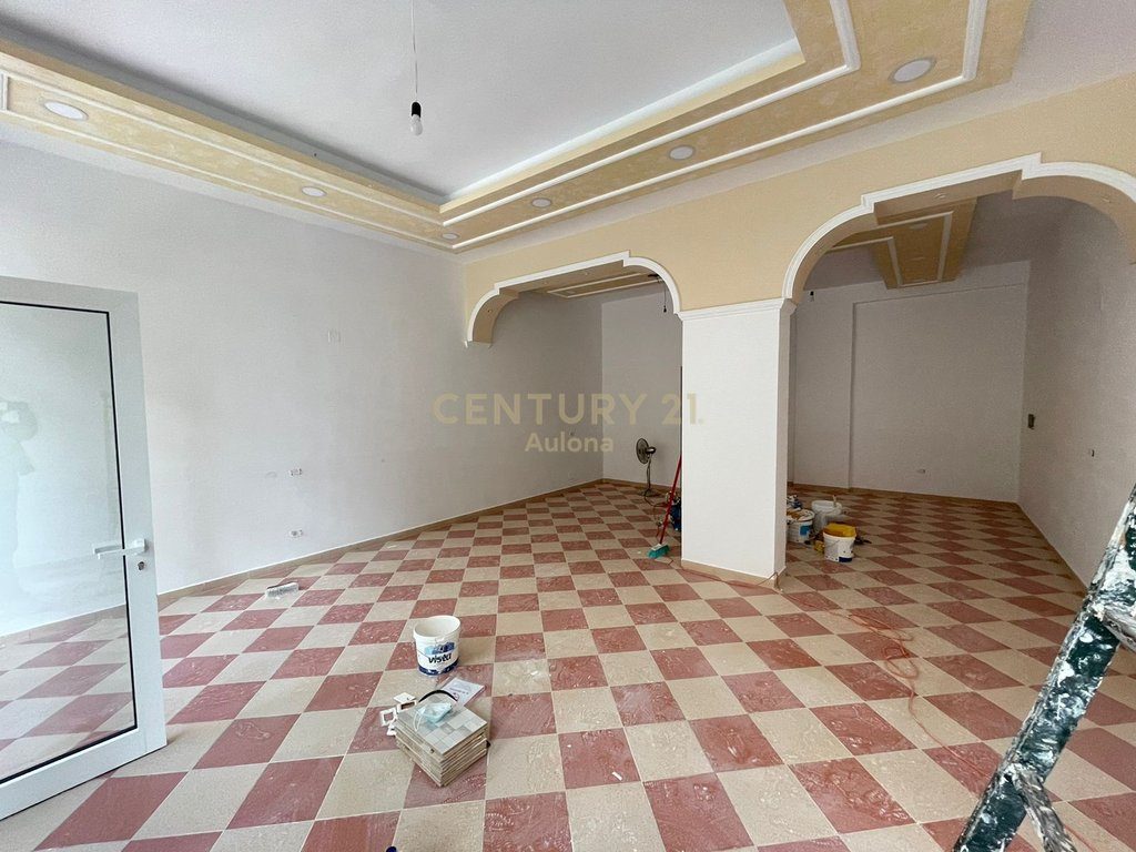 Dyqan Me Qira në Lungomare, Vlorë - 600€