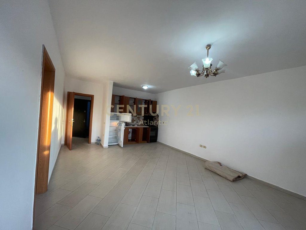 JEPET ME QIRA APARTAMENT 2+1+2 TUALETE TEK DREJTORIA E POLICISE, DURRES!
