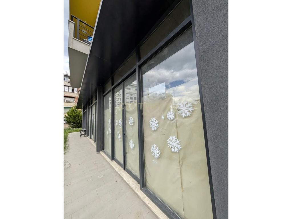 Shitet Njesi Komerciale ne Rr.Miha Grameno  - 155,000.00€ | 56 m²