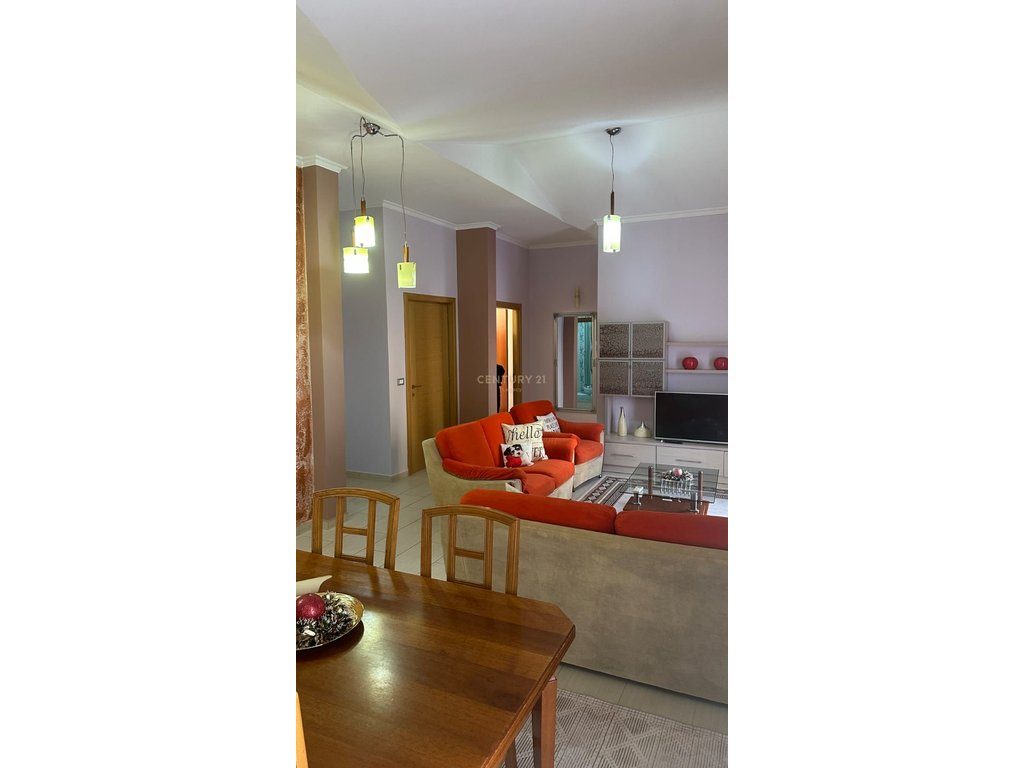 JEPET ME QERA APARTAMENT 3+1+POST PARKIMI - KRISTAL CENTER