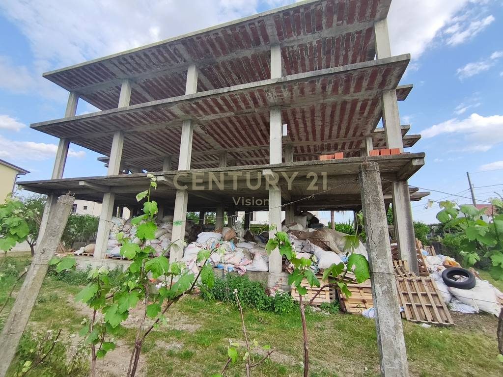 Shtëpi 3-kateshe + toke për shitje , Mark Lula, Shkodër  | 800 m²