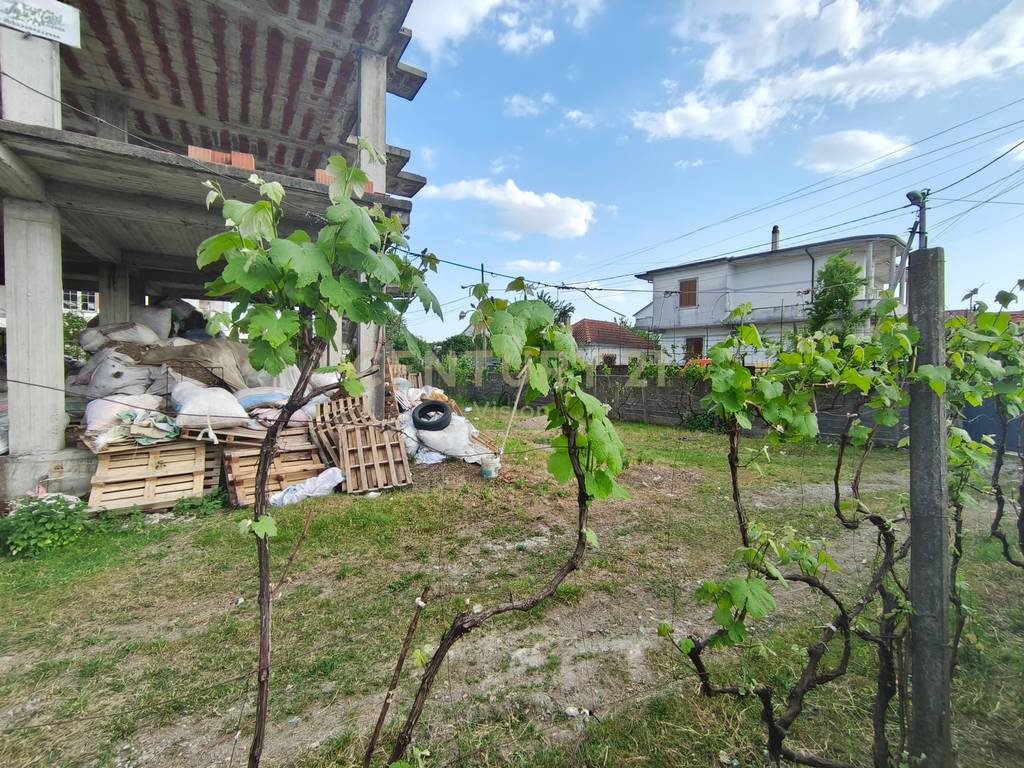 Shtëpi 3-kateshe + toke për shitje , Mark Lula, Shkodër  | 800 m²