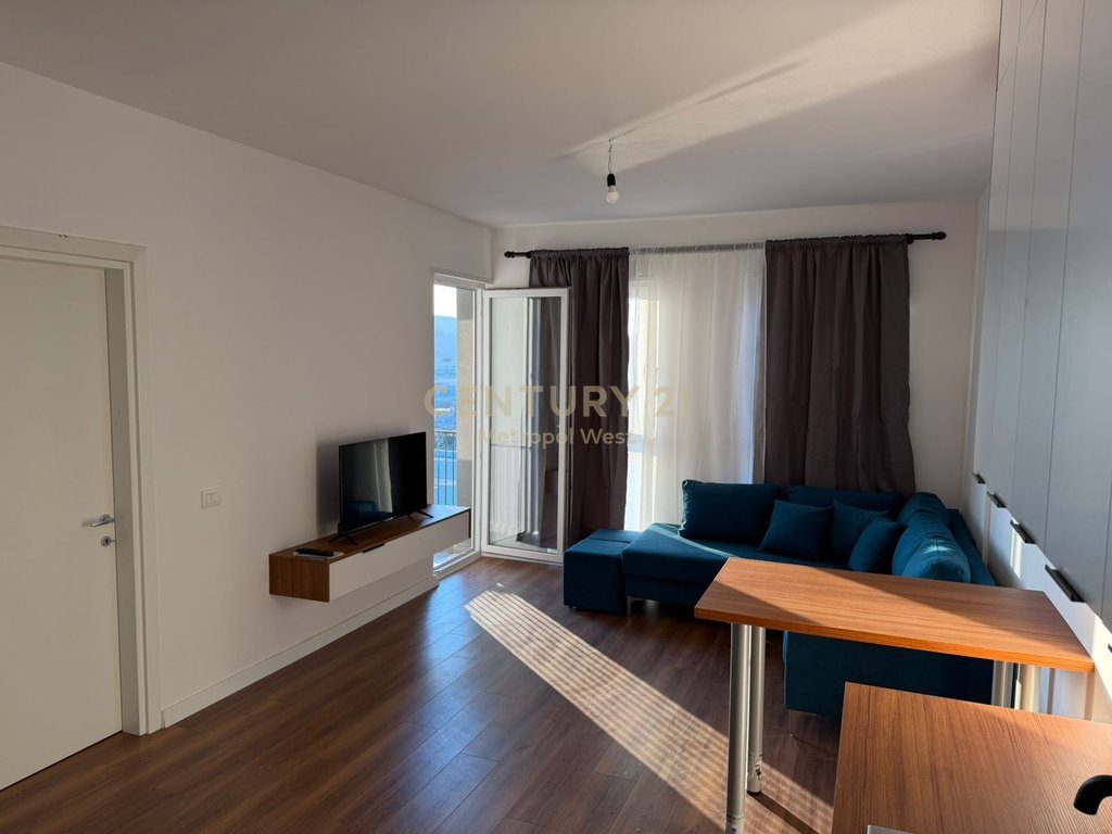 Jepet me Qira Apartament 1+1+Ballkon në Univers City!