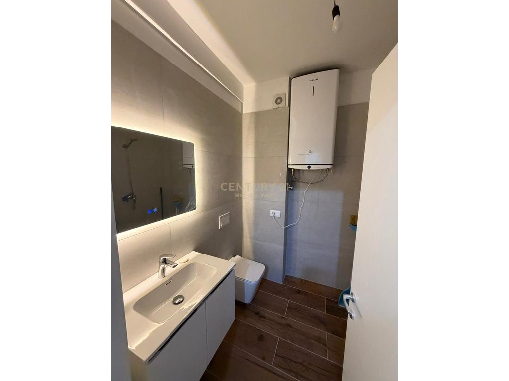 Jepet me Qira Apartament 1+1+Ballkon në Univers City!
