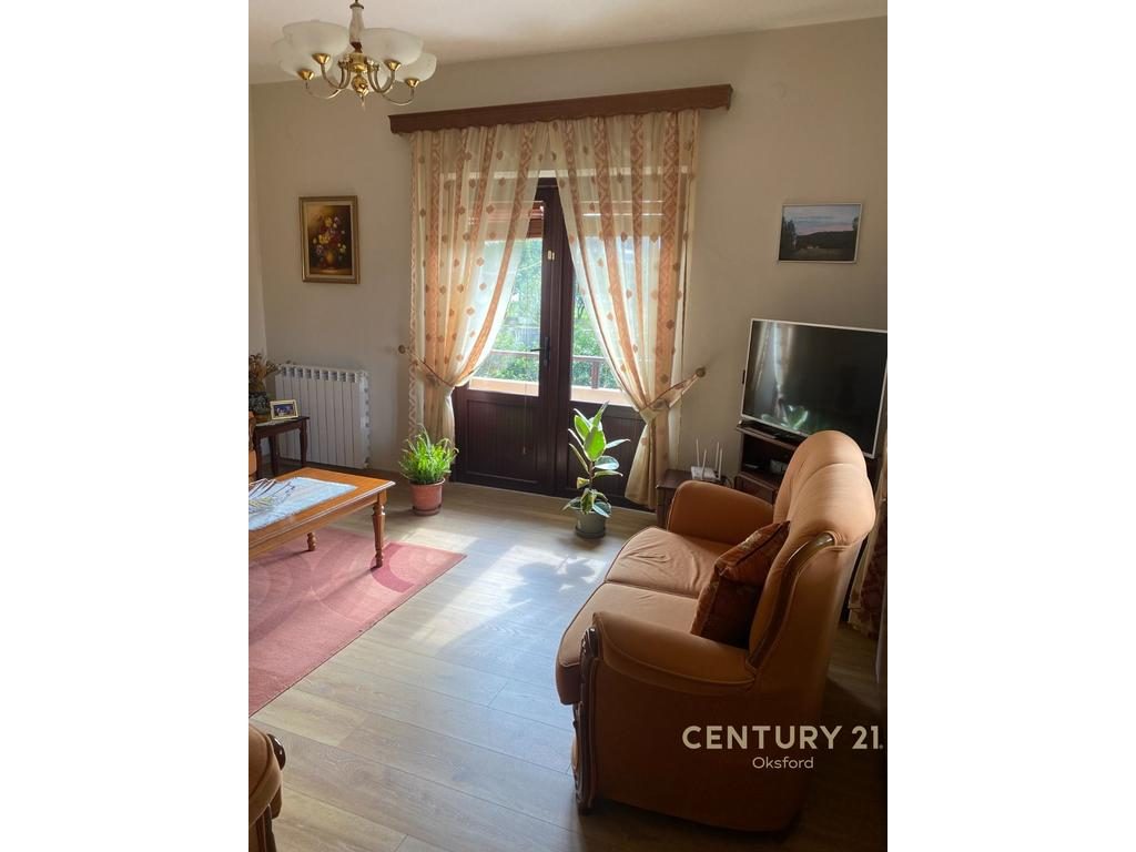 APARTAMENT PËR QIRA 3+1 ME POST PARKIMI PRANE QYTETIT TE STUDENTIT