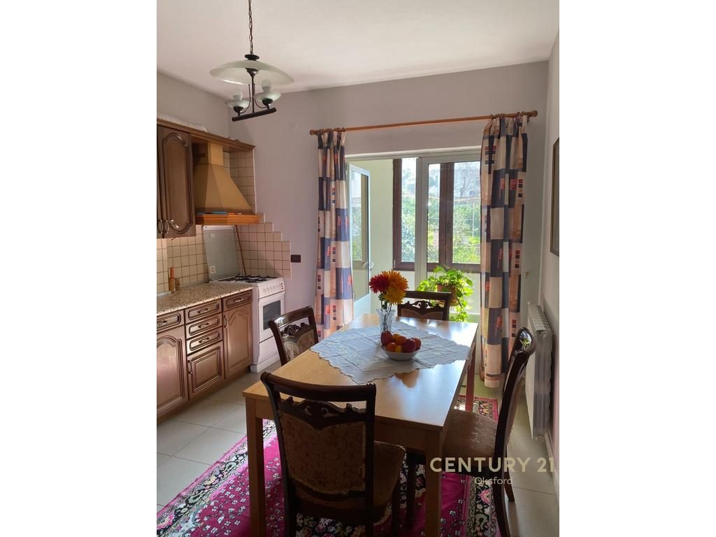 APARTAMENT PËR QIRA 3+1 ME POST PARKIMI PRANE QYTETIT TE STUDENTIT