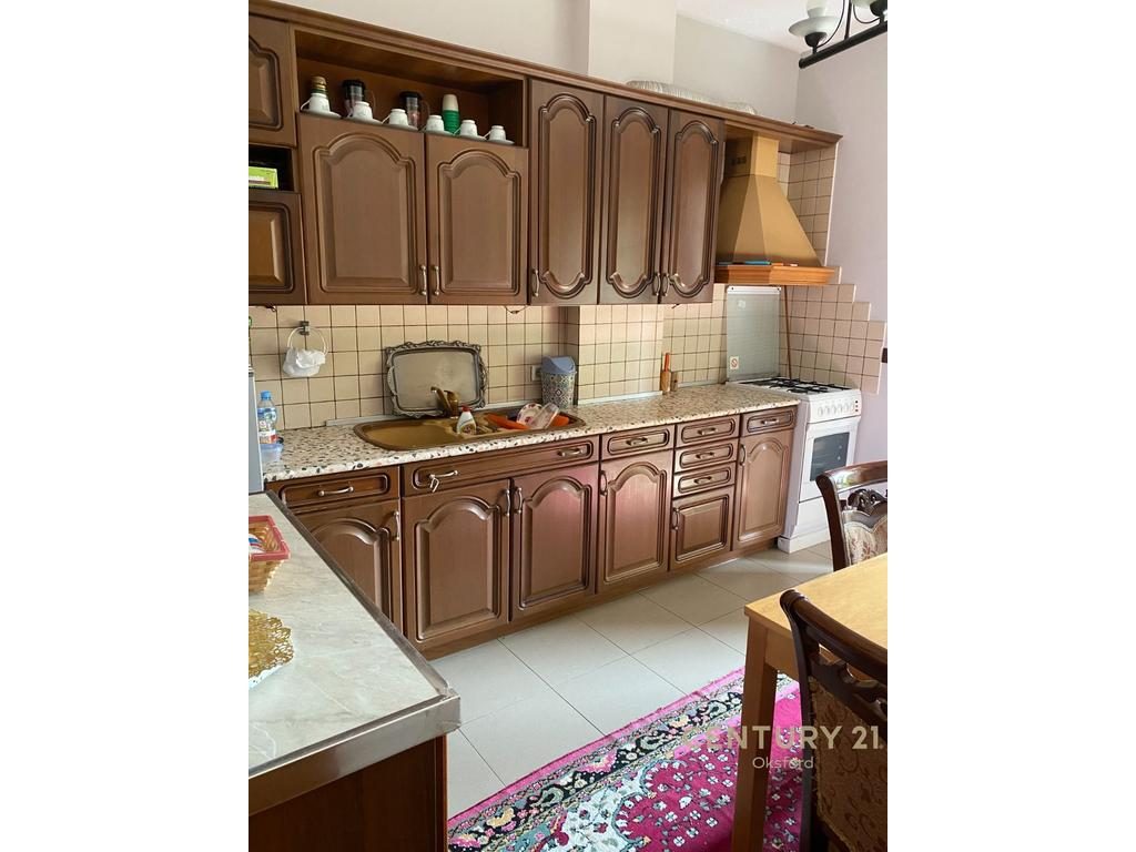 APARTAMENT PËR QIRA 3+1 ME POST PARKIMI PRANE QYTETIT TE STUDENTIT