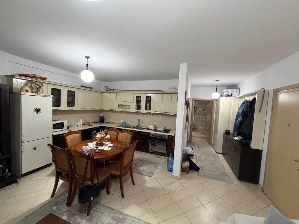 Shitet apartament te Gener 2 ne rrugen “Jordan Misja”.