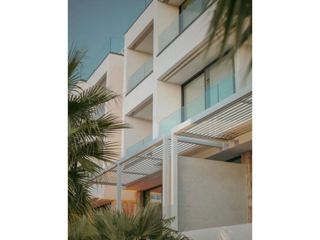 Apartament 2+1+2 në Rezidencën Elitare të Ujë të Ftohtë, me Pamje Spektakolare të Detit dhe Qytetit,Vlorë - Century 21 A...
