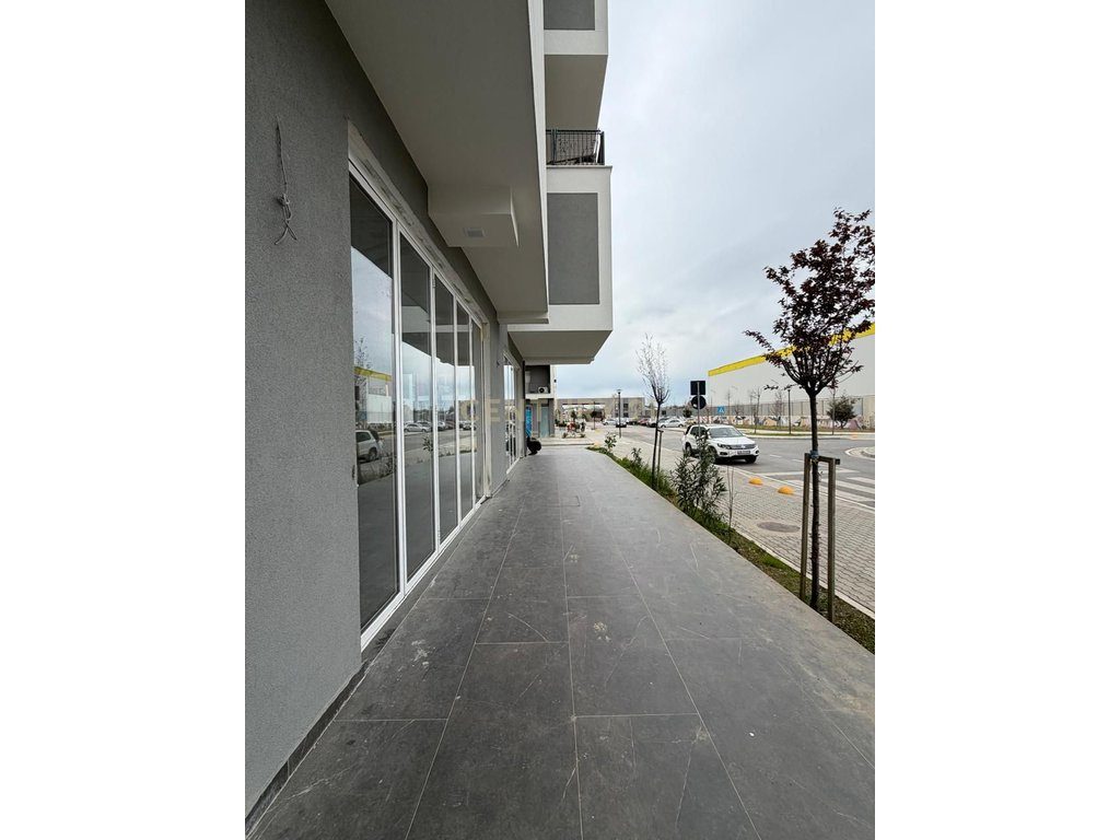UNIVERS CITY, AMBJENT KOMERCIAL PER QERA!