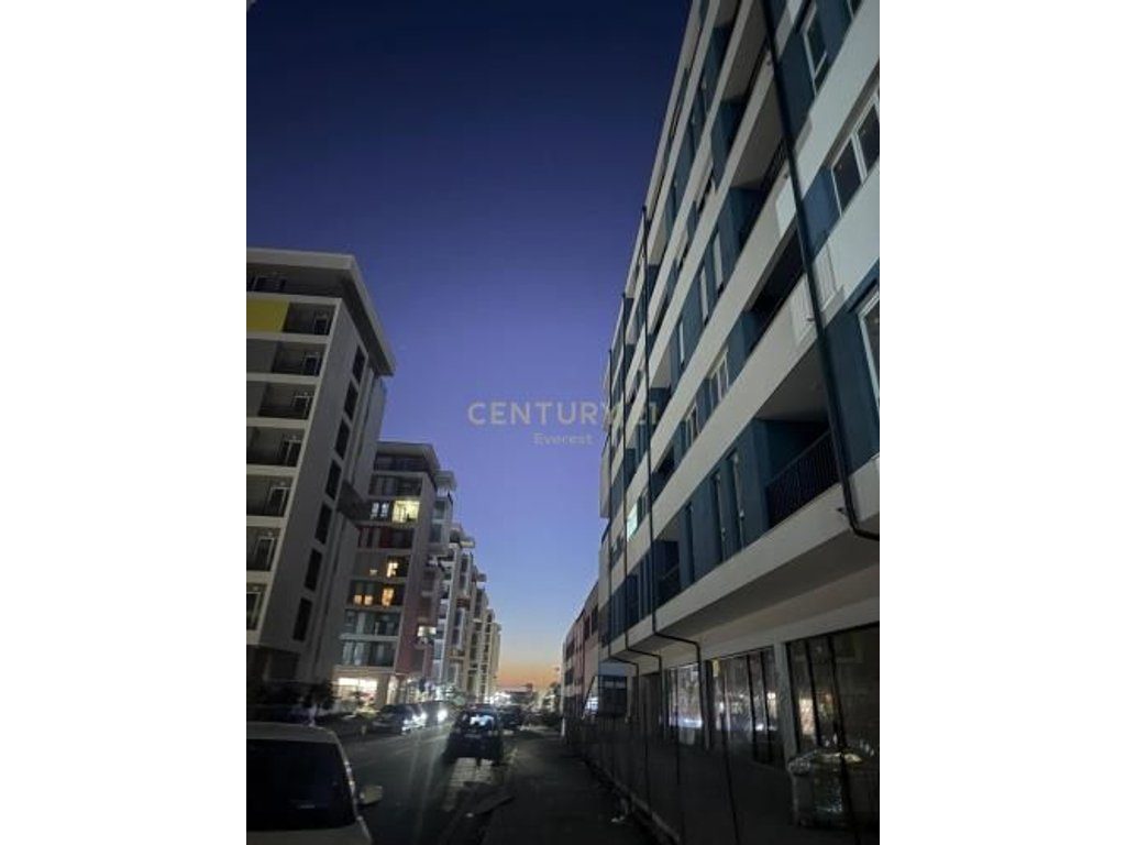 UNIVERS CITY, AMBJENT KOMERCIAL PER QERA!