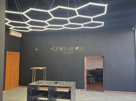 Ambient Komercial Me Qira në Hyrjen e Durrësit !