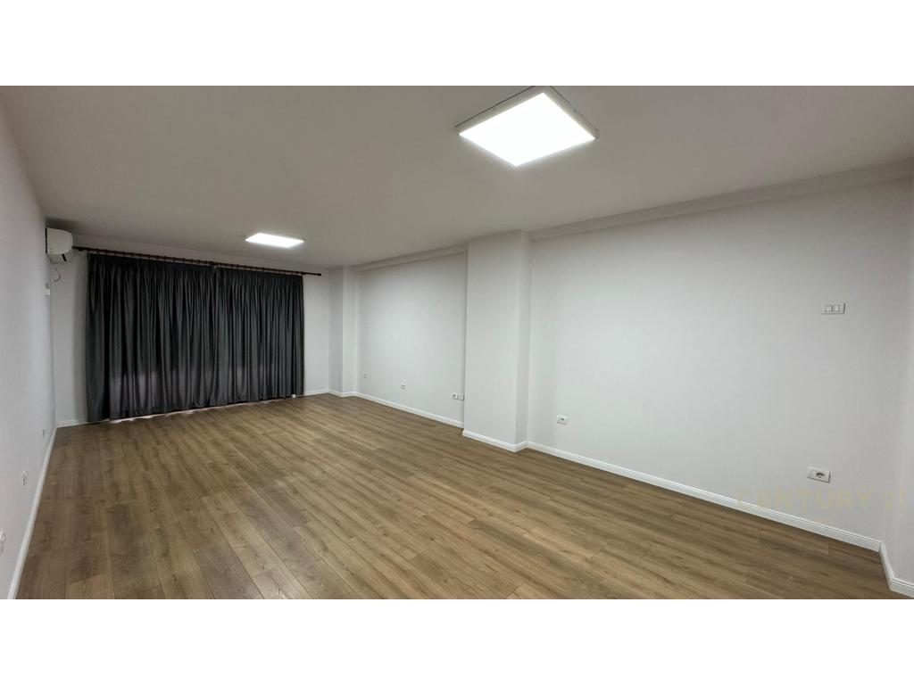 JEPET ME QIRA ZYRE 120M2 TEK RR. MUHAMET GJOLLESHA !