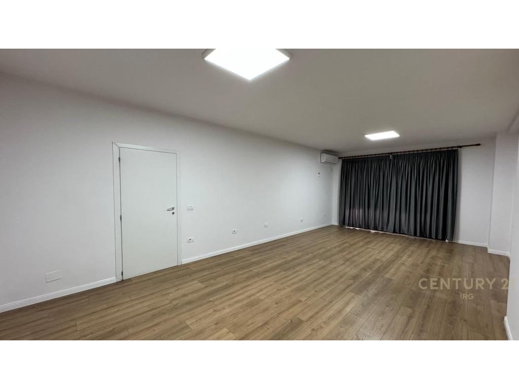 JEPET ME QIRA ZYRE 120M2 TEK RR. MUHAMET GJOLLESHA !