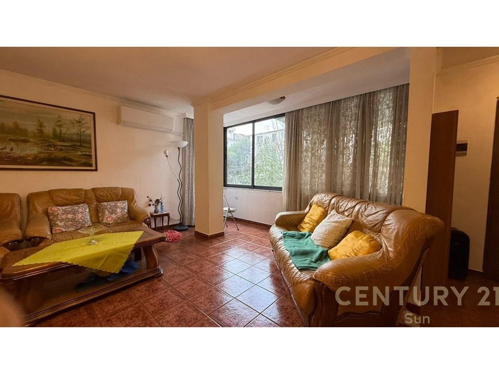 ZOGU I ZI, JAPIM ME QIRA APARTAMENT 2+1 !