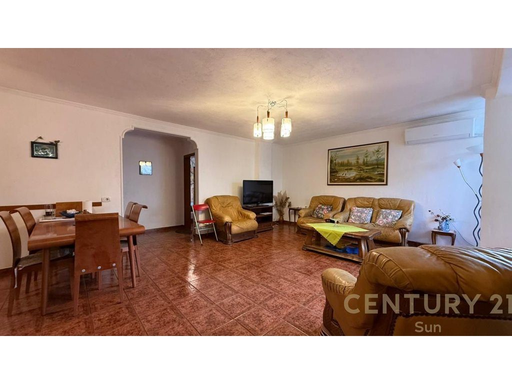 ZOGU I ZI, JAPIM ME QIRA APARTAMENT 2+1 !