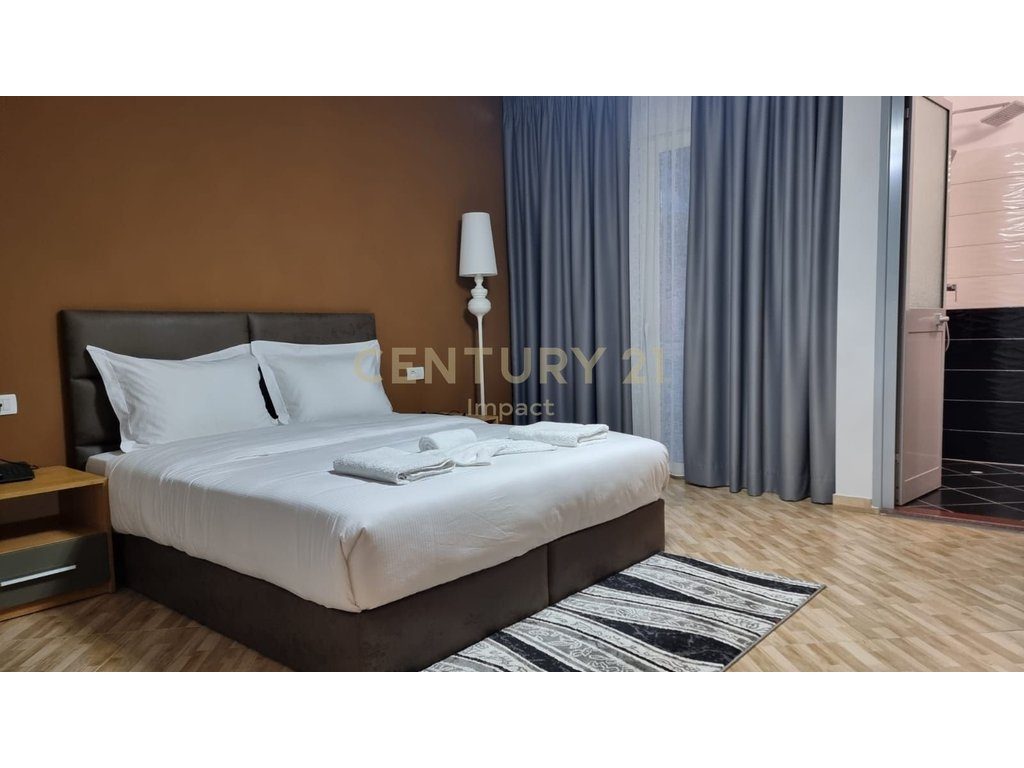JEPET ME QIRA hotel me 15 dhoma në Kombinat,  5.000€!