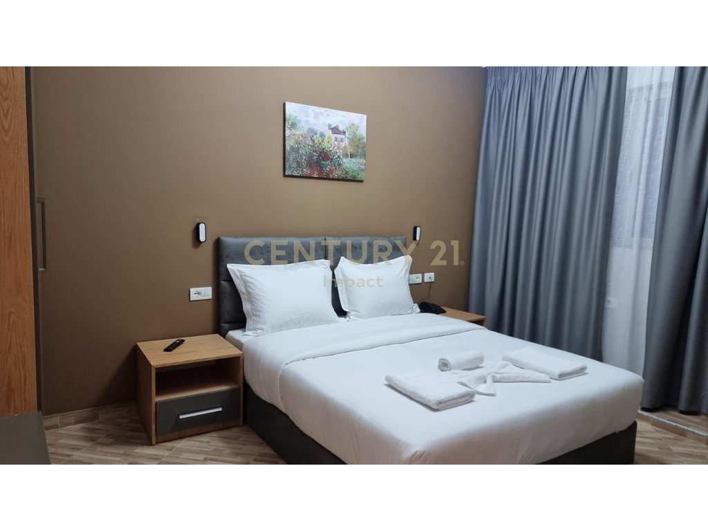 JEPET ME QIRA hotel me 15 dhoma në Kombinat,  5.000€!