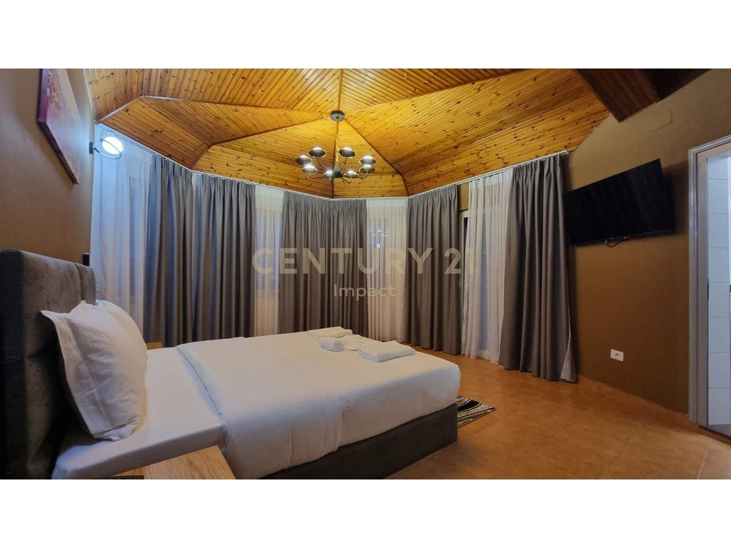 JEPET ME QIRA hotel me 15 dhoma në Kombinat,  5.000€!