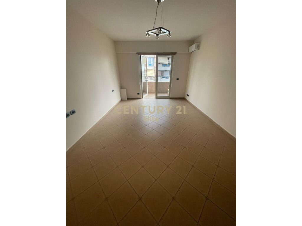 Ambient Zyrash 1+1 Me Qira | Myslym Shyri, pranë Drejtorisë së Policisë, Tiranë | 600€ | 70 m²