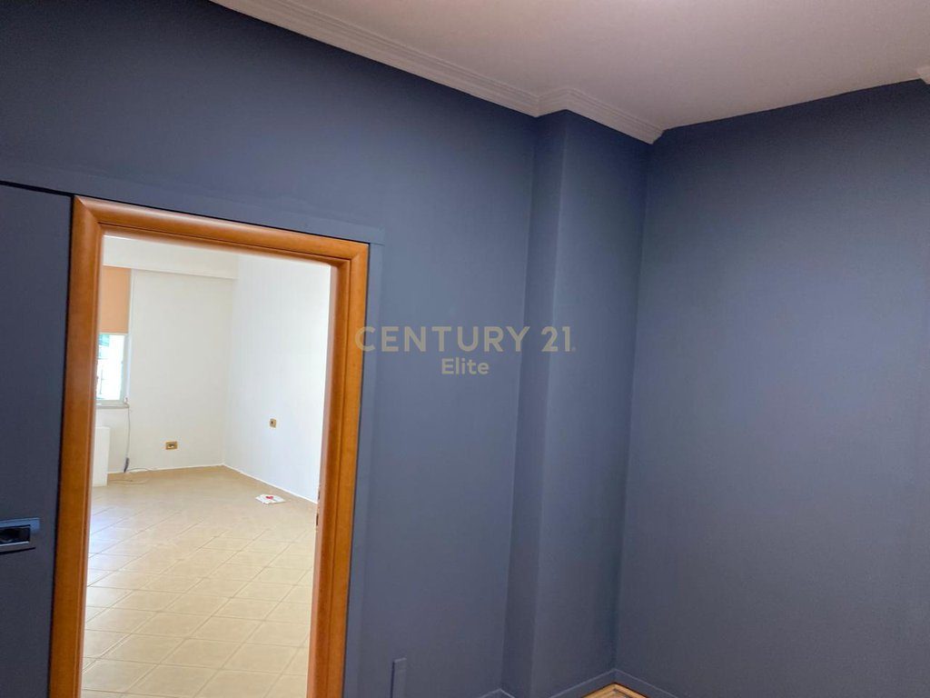 Ambient Zyrash 1+1 Me Qira | Myslym Shyri, pranë Drejtorisë së Policisë, Tiranë | 600€ | 70 m²