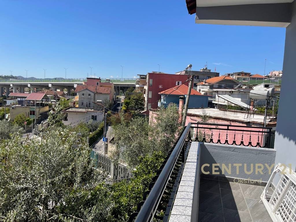 PËR SHITJE: VILË 2-KATËSHE + PARKIM NË KATIN E TOKËS DHE OBORR – SHKOZË, TIRANË
