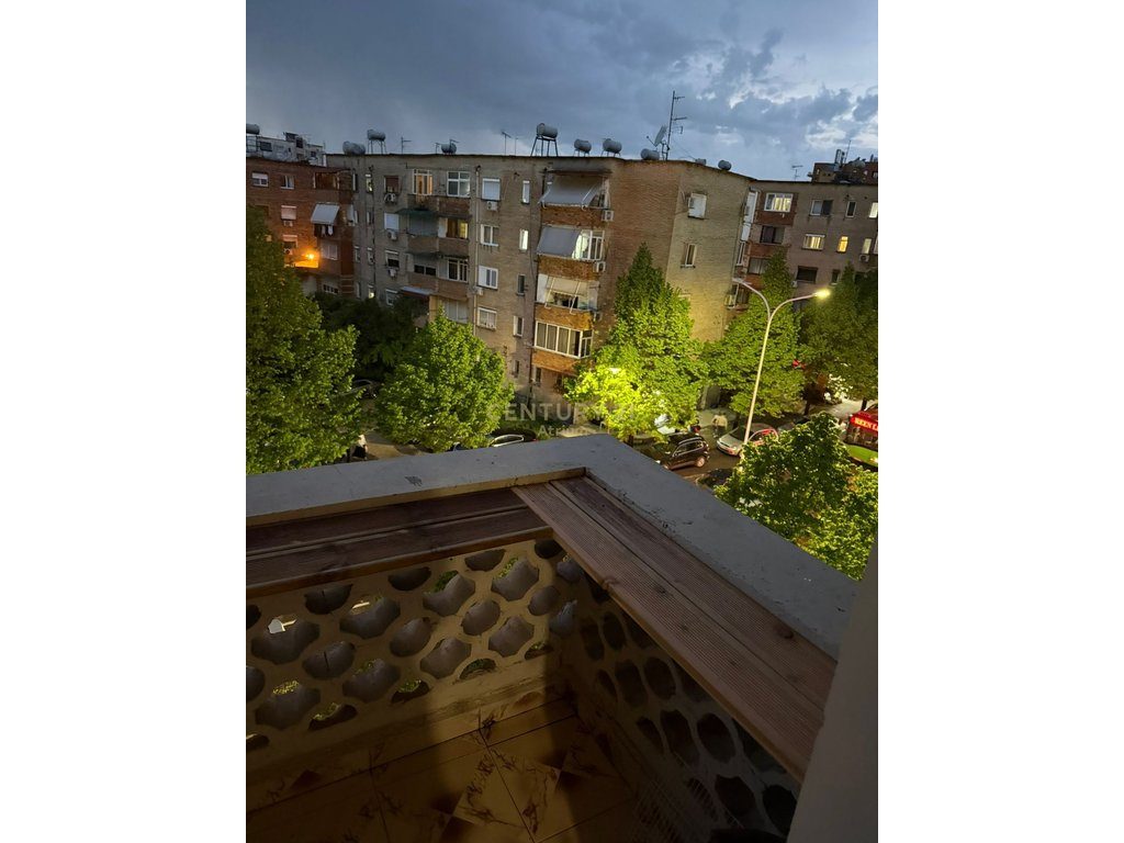 JEPET ME QIRA APARTAMENT 2+1 TEK BRRYLI BUZE RRUGE !