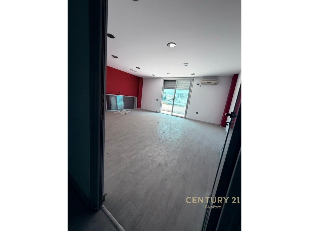 Shesim apartament 4+1+2+ballkon tek Rrethi ,tek Terminali i Autobuzave Kashar!
