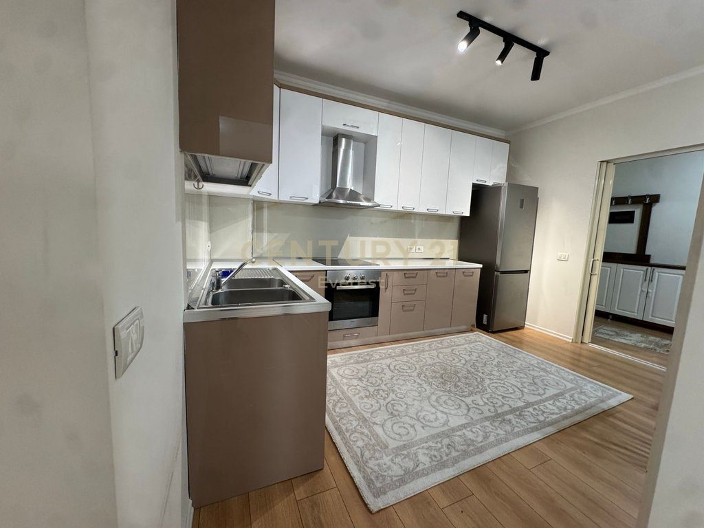 KOPSHTI BOTANIK, APARTAMENT 2+1+2 PER QIRA