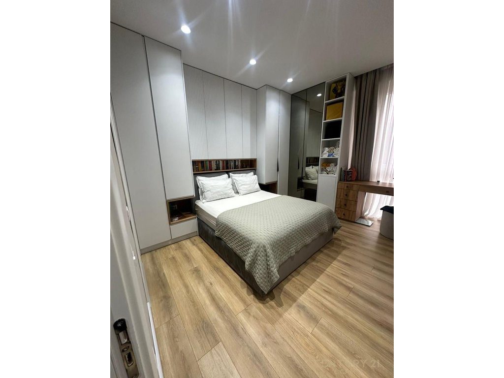 Apartament 2+1+2 Për Shitje pranë Square 21, Tiranë!