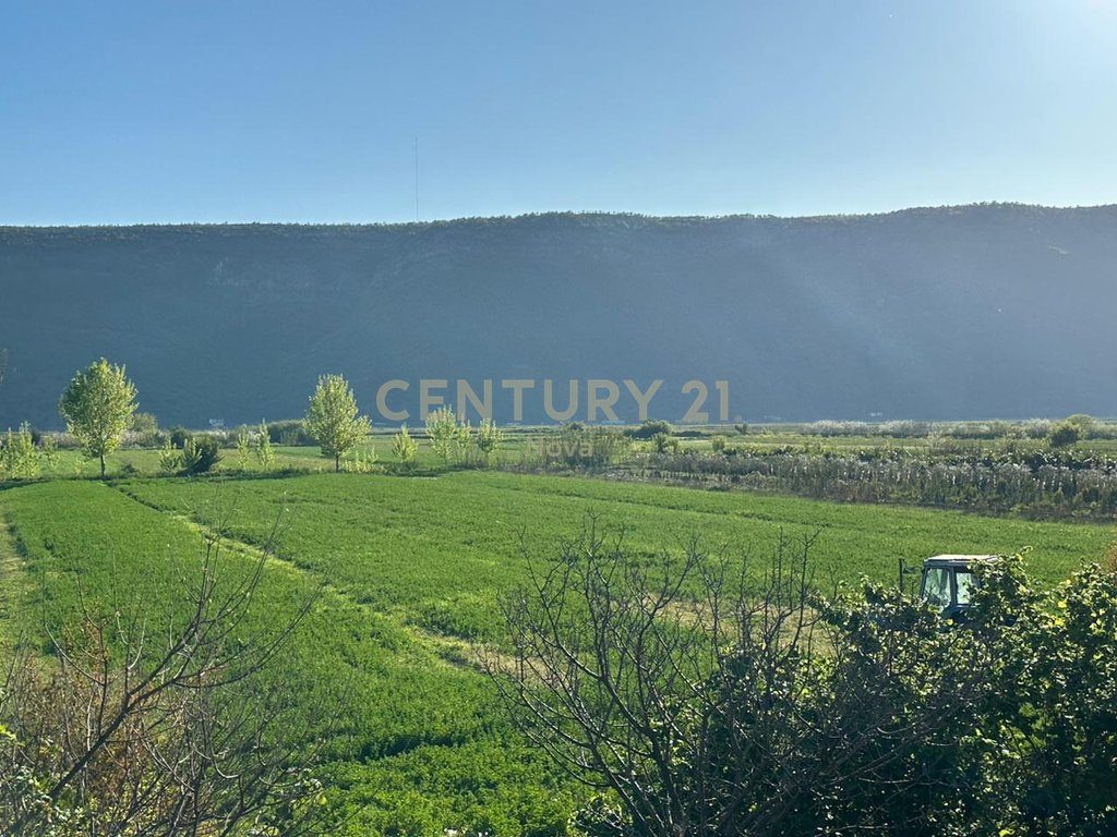 Tokë Për Shitje në Periferia Lezhë - 22,000€ | 2820 m²