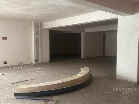 KOMPLEKSI TOM DOSHI, DYQAN PER SHITJE