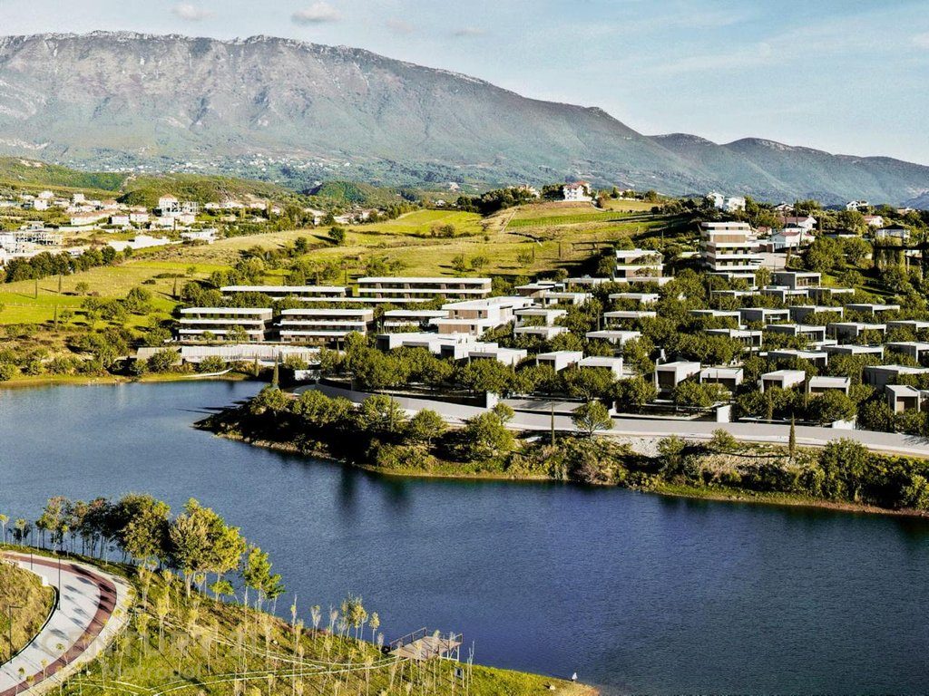 Apartament 2+1+2 me Verande tek Lake Front Residence, Farke!