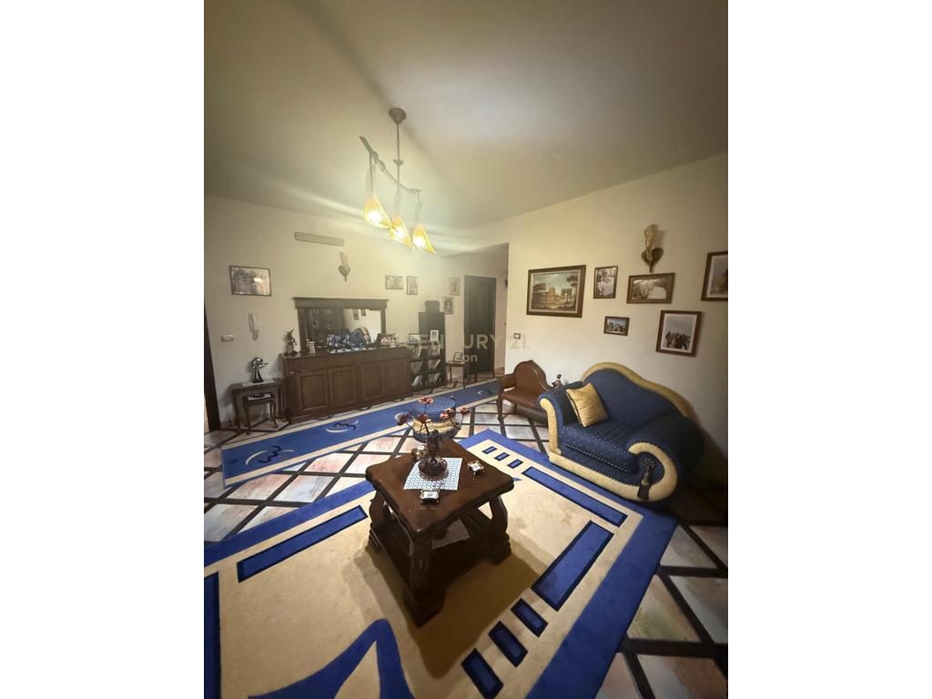 Vilë 12+5 Në Shitje në Durrës, Lagja nr.5 - 750,000€ | 805 m²