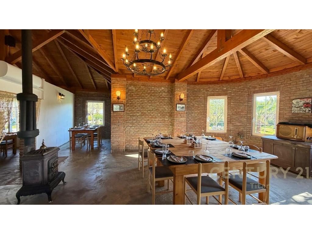 Shitet Restorant-Agroturizëm në Lalz