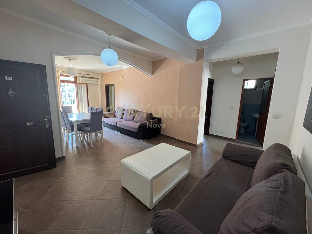 Shitet Apartament 3+1+2 Qender Lezhe