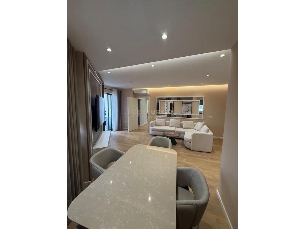 SHESIM APARTAMENT 2+1+2 NE RRUGEN E DURRSIT PERBALLE COLOSSEO !!