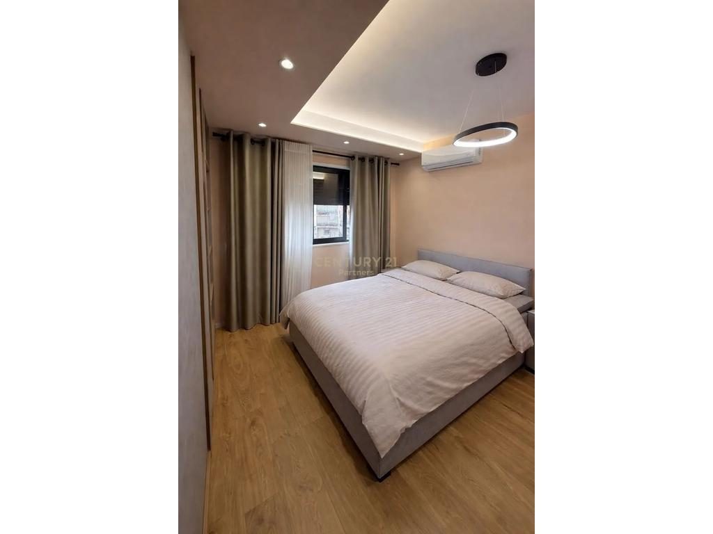 SHESIM APARTAMENT 2+1+2 NE RRUGEN E DURRSIT PERBALLE COLOSSEO !!